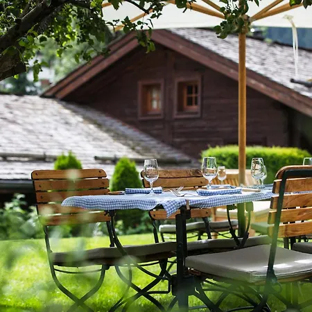 Le Hameau 1er Hotell 5*