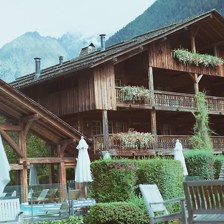 فندق Le Hameau 1er - Relais & Chateaux